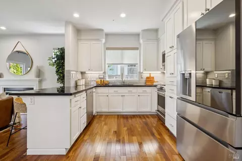 Kitchen - 25 Wildflower Dr, Corte Madera, CA 94925 photo 3 of 5