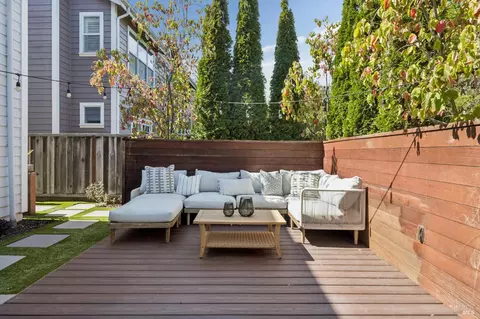 Exterior - 25 Wildflower Dr, Corte Madera, CA 94925 photo 6 of 9