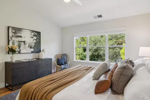Bedroom - 25 Wildflower Dr, Corte Madera, CA 94925 photo 2 of 5