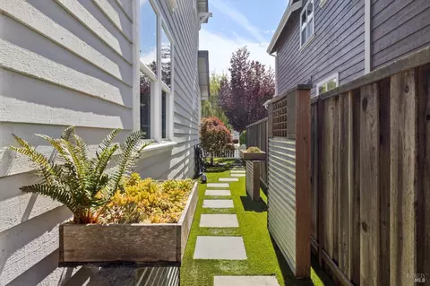 Exterior - 25 Wildflower Dr, Corte Madera, CA 94925 photo 9 of 9