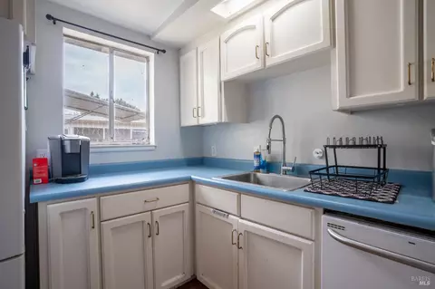 Kitchen - 1655 Lockwood Dr, Ukiah, CA 95482 photo 3 of 3