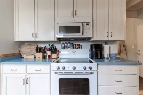 Kitchen - 1655 Lockwood Dr, Ukiah, CA 95482 photo 2 of 3