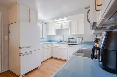Kitchen - 1655 Lockwood Dr, Ukiah, CA 95482 photo 1 of 3