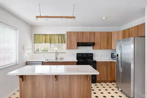 Kitchen - 107 Normandy Dr, Vacaville, CA 95687 photo 3 of 6