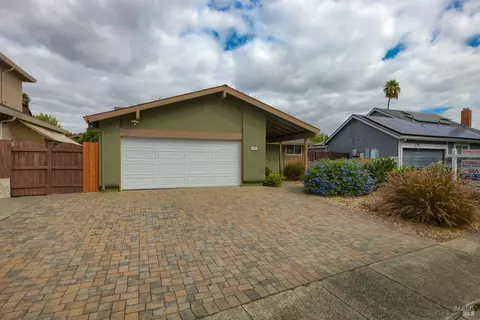Exterior - 107 Normandy Dr, Vacaville, CA 95687 photo 2 of 8