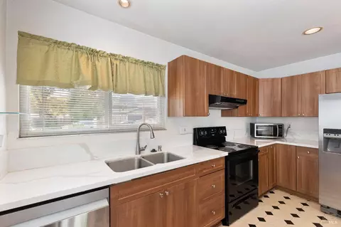 Kitchen - 107 Normandy Dr, Vacaville, CA 95687 photo 5 of 6