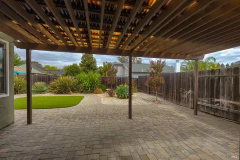 Exterior - 107 Normandy Dr, Vacaville, CA 95687 photo 4 of 8