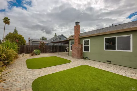 Exterior - 107 Normandy Dr, Vacaville, CA 95687 photo 8 of 8