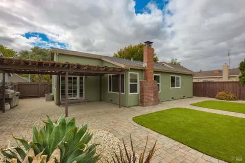 Exterior - 107 Normandy Dr, Vacaville, CA 95687 photo 6 of 8