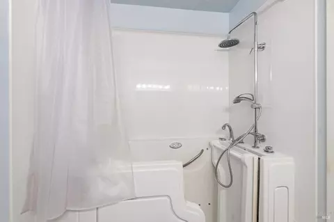 Bath - 107 Normandy Dr, Vacaville, CA 95687 photo 3 of 3