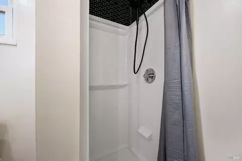 Bath - 340 Lamont Ct, Vallejo, CA 94591 photo 5 of 5