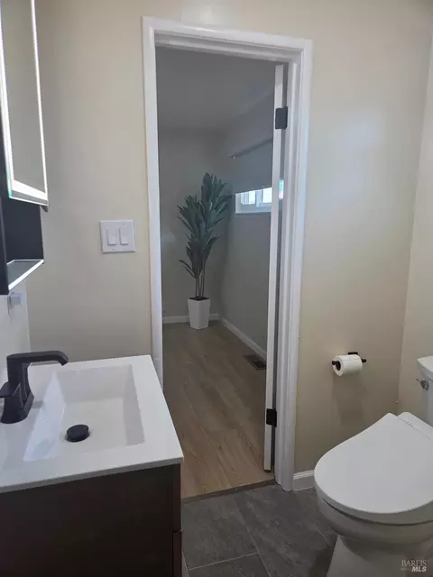 Bath - 340 Lamont Ct, Vallejo, CA 94591 photo 4 of 5