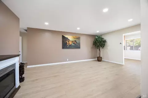 Living - 340 Lamont Ct, Vallejo, CA 94591 photo 3 of 3