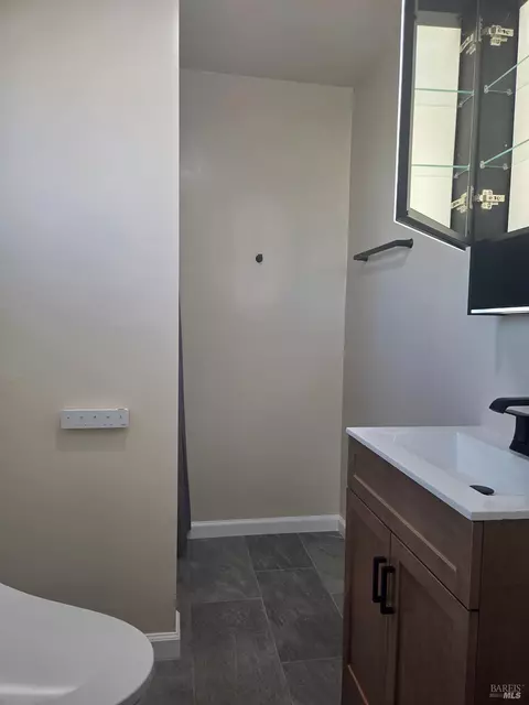 Bath - 340 Lamont Ct, Vallejo, CA 94591 photo 3 of 5
