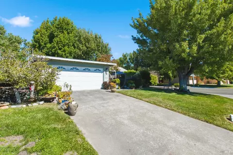 Exterior - 46 Temelec Cir, Sonoma, CA 95476 photo 2 of 11