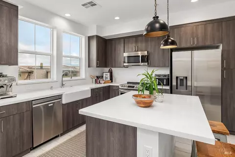 401 Rockview Rd, Novato, CA 94949