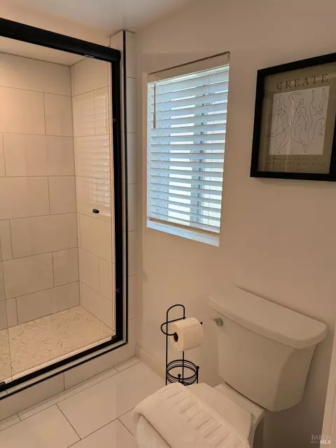 Bath - 674 Willow Ave, Ukiah, CA 95482 photo 1 of 1