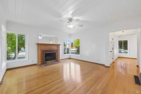 Living - 1481 Ohio St, Vallejo, CA 94590 photo 2 of 4