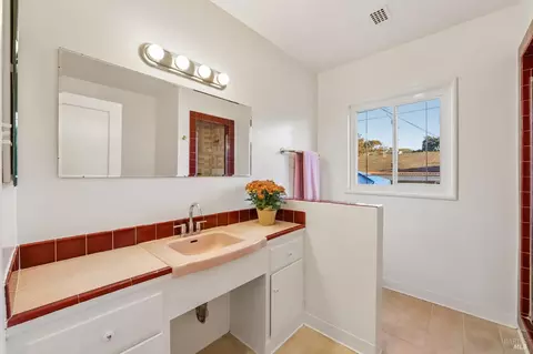 Bath - 1481 Ohio St, Vallejo, CA 94590 photo 1 of 3