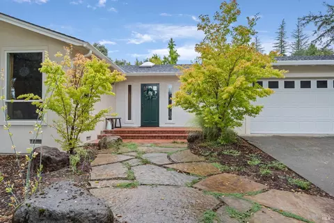 Exterior - 1310 Chateau Pl, Ukiah, CA 95482 photo 3 of 25