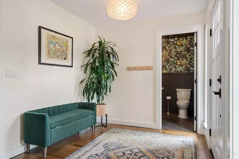 Entry Way - 1310 Chateau Pl, Ukiah, CA 95482 photo 1 of 4
