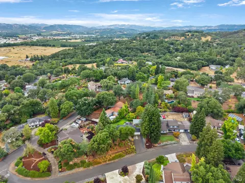 View/Area - 1310 Chateau Pl, Ukiah, CA 95482 photo 5 of 7