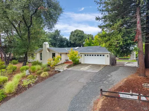 Exterior - 1310 Chateau Pl, Ukiah, CA 95482 photo 5 of 25