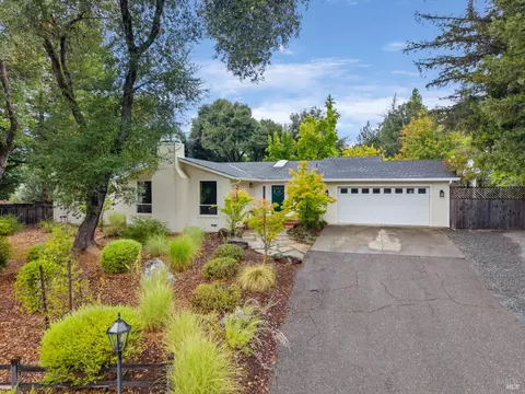 Exterior - 1310 Chateau Pl, Ukiah, CA 95482 photo 2 of 25