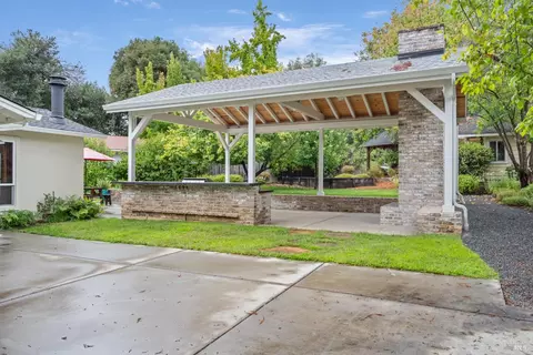 Exterior - 1310 Chateau Pl, Ukiah, CA 95482 photo 7 of 25