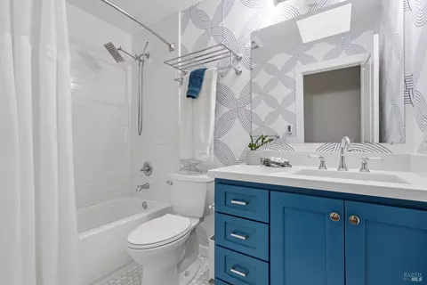 Bath - 1310 Chateau Pl, Ukiah, CA 95482 photo 4 of 4
