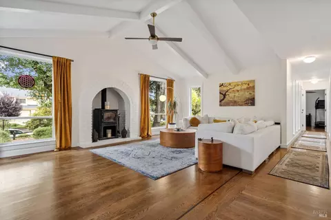 Living - 1310 Chateau Pl, Ukiah, CA 95482 photo 1 of 4