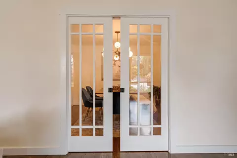 Entry Way - 1310 Chateau Pl, Ukiah, CA 95482 photo 3 of 4