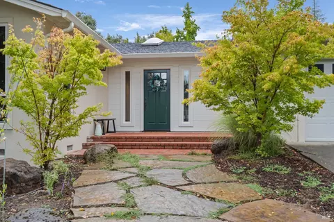 Exterior - 1310 Chateau Pl, Ukiah, CA 95482 photo 4 of 25