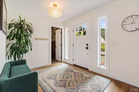 Entry Way - 1310 Chateau Pl, Ukiah, CA 95482 photo 2 of 4