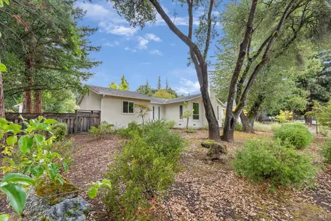Exterior - 1310 Chateau Pl, Ukiah, CA 95482 photo 20 of 25
