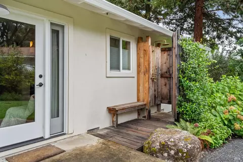 Exterior - 1310 Chateau Pl, Ukiah, CA 95482 photo 8 of 25