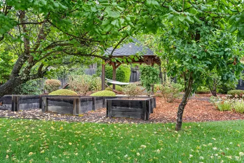 Exterior - 1310 Chateau Pl, Ukiah, CA 95482 photo 19 of 25