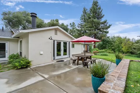 Exterior - 1310 Chateau Pl, Ukiah, CA 95482 photo 9 of 25