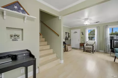 Entry Way - 257 13th St, Vallejo, CA 94590 photo 2 of 2
