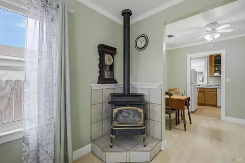 Entry Way - 257 13th St, Vallejo, CA 94590 photo 1 of 2