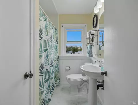Bath - 257 13th St, Vallejo, CA 94590 photo 1 of 1