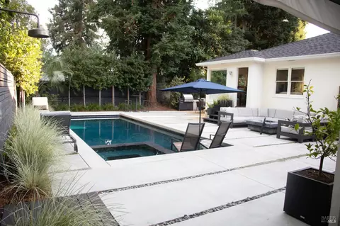 Exterior - 582 3rd St E, Sonoma, CA 95476 photo 4 of 10