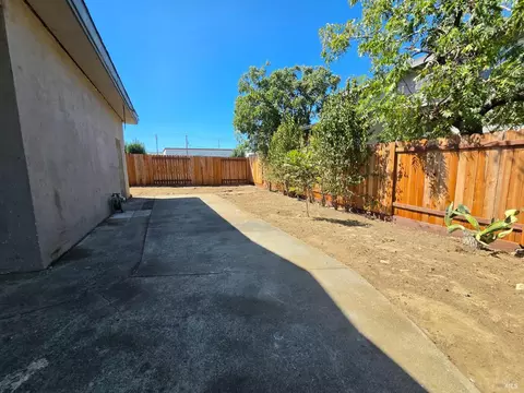 Exterior - 2124 Beard Ct, Vacaville, CA 95688 photo 3 of 7