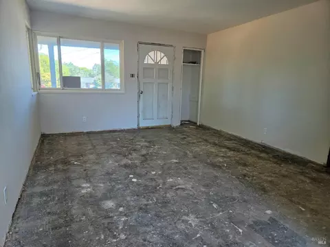 Living - 2124 Beard Ct, Vacaville, CA 95688 photo 2 of 3