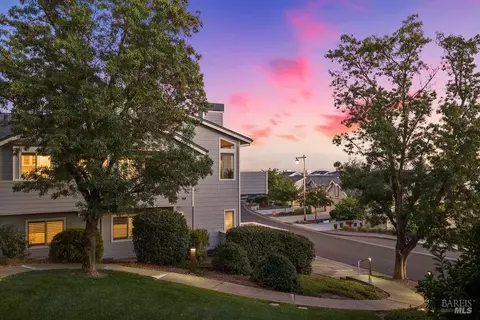 2123 Stonefield Ln, Santa Rosa, CA 95403