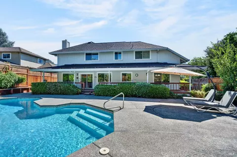 421 Greens Dr, Healdsburg, CA 95448