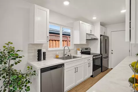 Kitchen - 2431 Oceanic Dr, Fairfield, CA 94533 photo 3 of 4