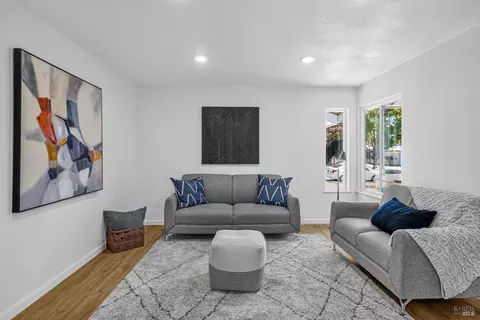 Living - 2431 Oceanic Dr, Fairfield, CA 94533 photo 2 of 2