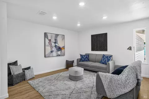 Living - 2431 Oceanic Dr, Fairfield, CA 94533 photo 1 of 2