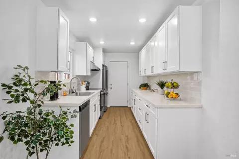 Kitchen - 2431 Oceanic Dr, Fairfield, CA 94533 photo 4 of 4